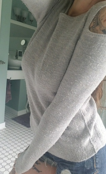 Sweater - Picture 2 of 6